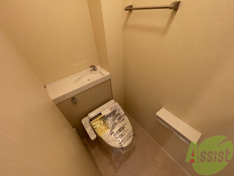 トイレ　トイレはこちらのウォシュレット付きになりますね。