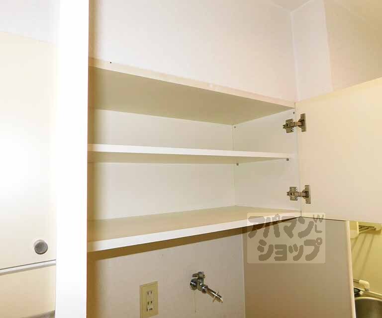 収納　洗濯機上に収納あります。