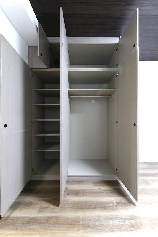 収納　シングルライフには余裕のあるクローゼット