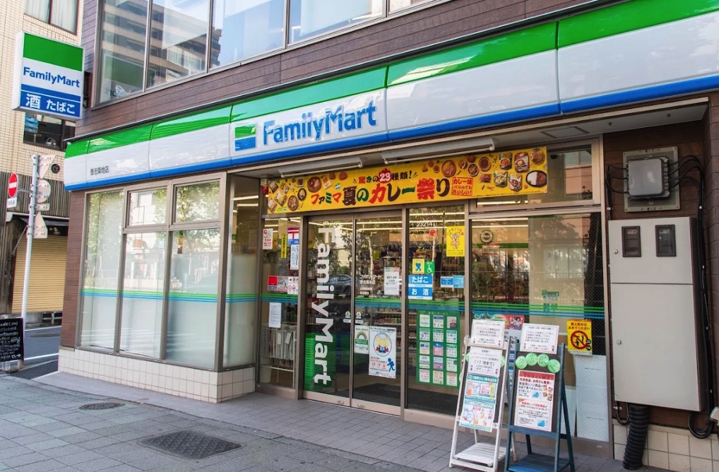 コンビニ　ファミリーマート泰志築地店（コンビニ）まで134m