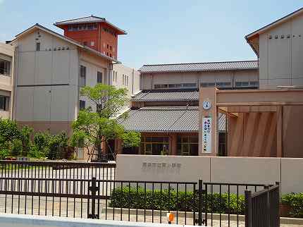 小学校　高浜市立翼小学校（小学校）まで451m