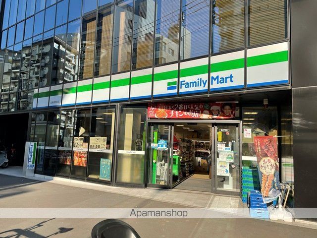 コンビニ　ファミリーマート北参道駅前店（コンビニ）まで242m
