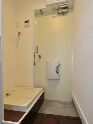 玄関　参考写真（同物件別部屋）