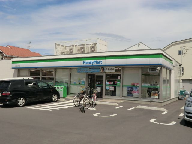 コンビニ　ファミリーマート（コンビニ）まで20m