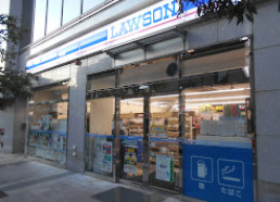 コンビニ　ローソン 白金高輪駅前店（コンビニ）まで93m