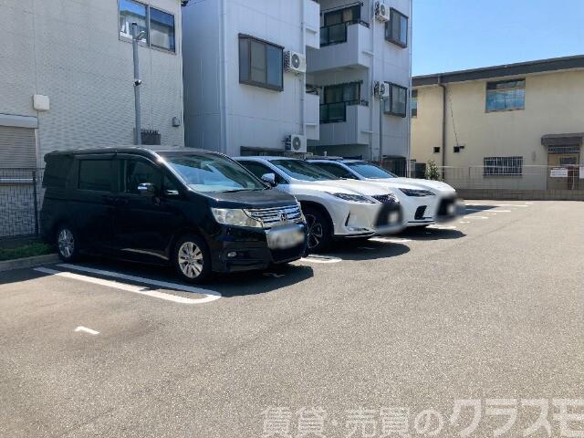駐車場　敷地内駐車場