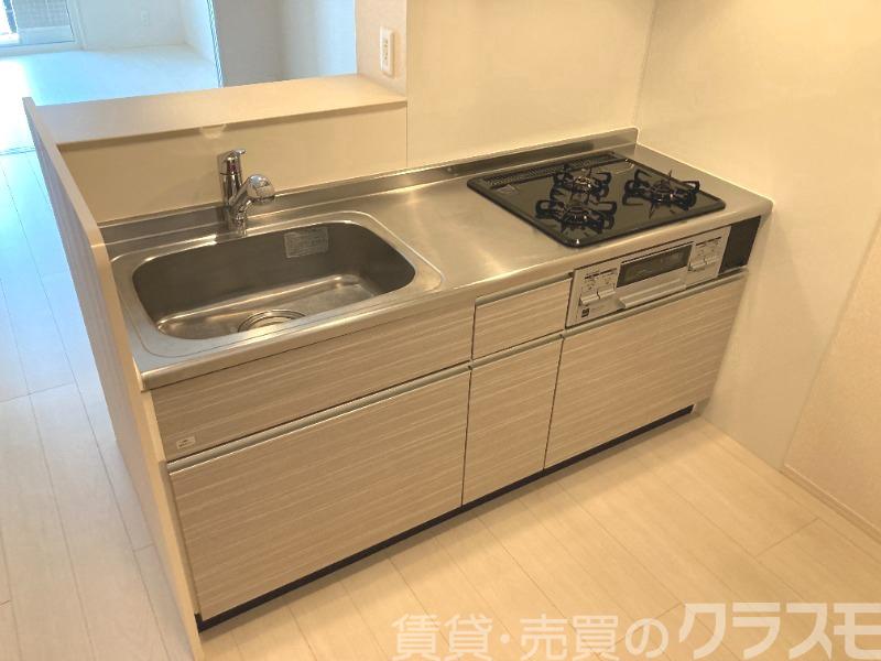 キッチン　効率よくお料理できる３口コンロ付き♪