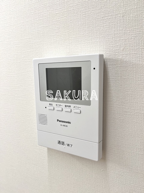 エントランス　重厚感のある建物デザイン♪