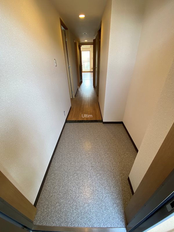 玄関　※同タイプの他のお部屋です