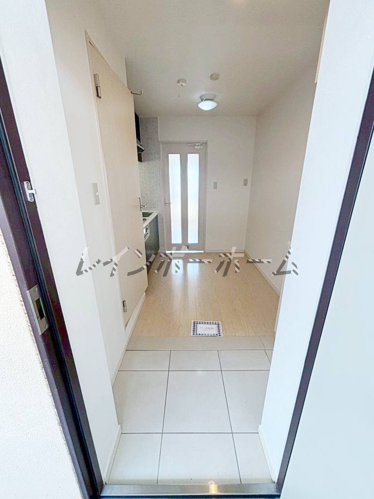 玄関　同建物。別部屋参考写真。