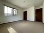 その他部屋・スペース　こちらのお部屋は光が差し込む、温かみのあるお部屋です。