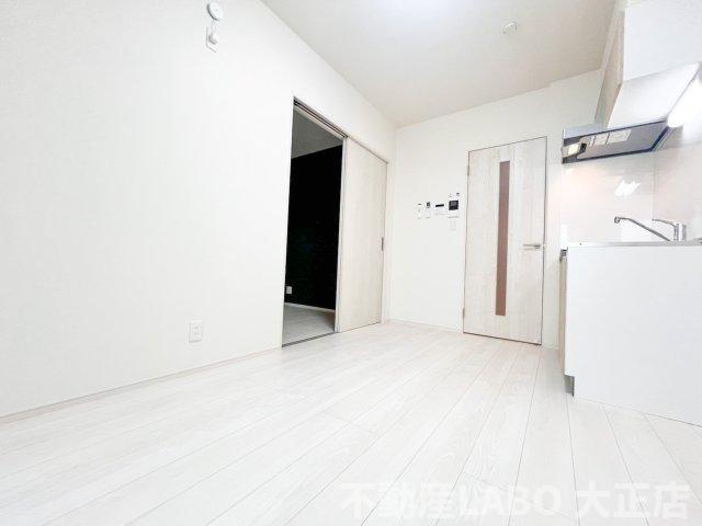 Mana Linaの居間写真