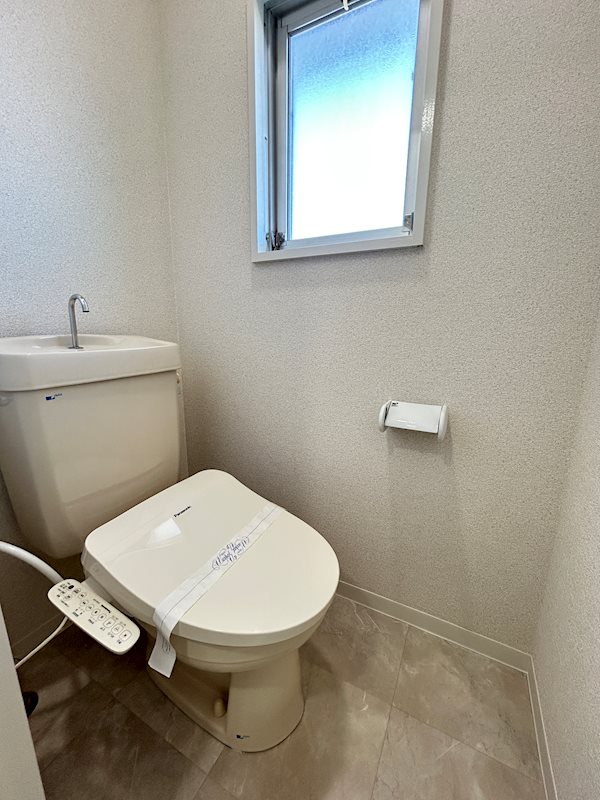 トイレ　シャワートイレ付