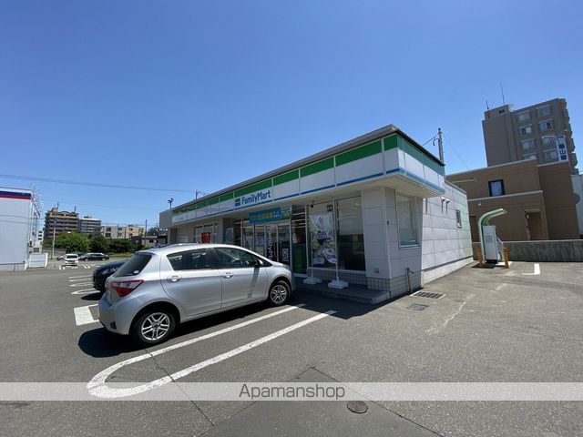 コンビニ　ファミリーマート（コンビニ）まで385m