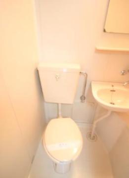 西武多摩湖線 多摩湖駅 徒歩3分 2階建 築37年のトイレ写真