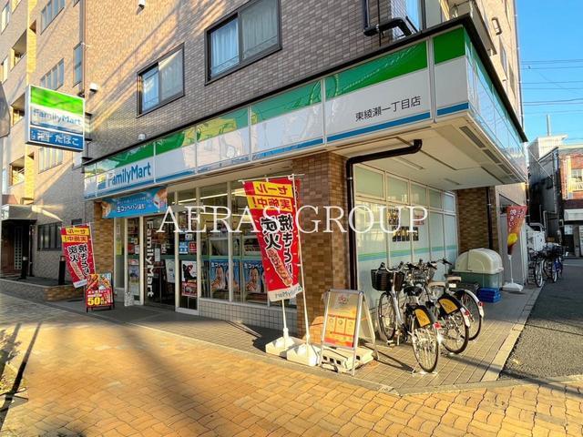 コンビニ　ファミリーマート 東綾瀬一丁目店（コンビニ）まで374m