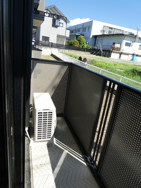 バルコニー　写真は105号室です（参考）