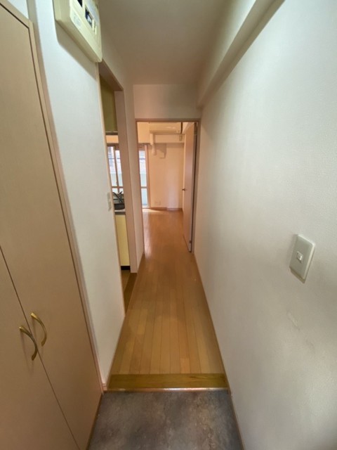 玄関　【玄関】玄関入っても中が丸見えしづらいお部屋
