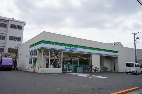 コンビニ　ファミリーマート中野西店（コンビニ）まで386m