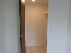 収納　※同建物の別のお部屋の写真です。