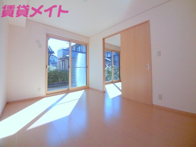 その他部屋・スペース　同建物別部屋反転写真です