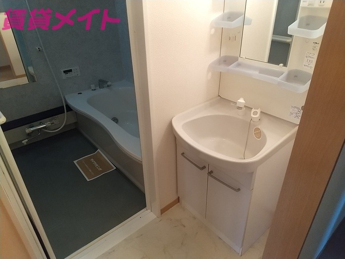 洗面設備　同一モデル写真