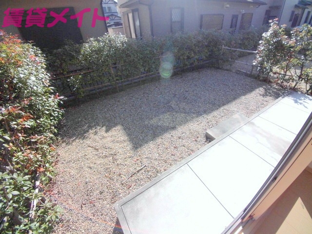 庭　同一モデル写真