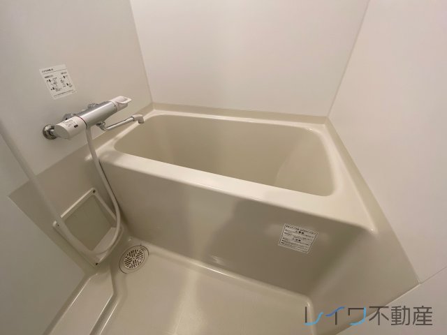 バス・シャワールーム　コンパクトで使いやすいお風呂です