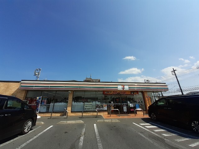 コンビニ　セブンイレブン伊勢崎宮子町店（コンビニ）まで779m