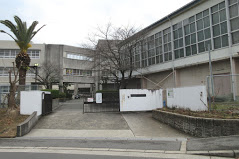 中学校　堺市立原山台中学校（中学校）まで715m