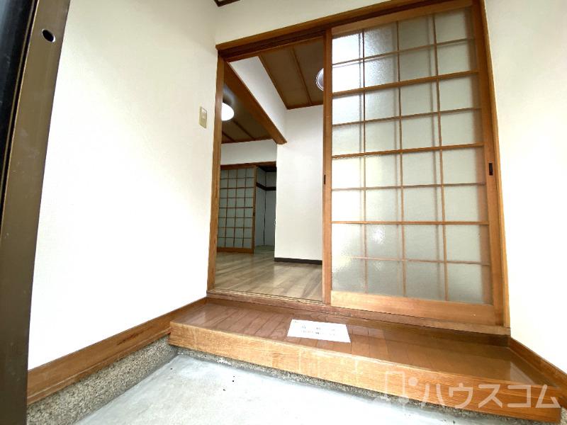 玄関　玄関を一歩入ると・・・こんな感じです。