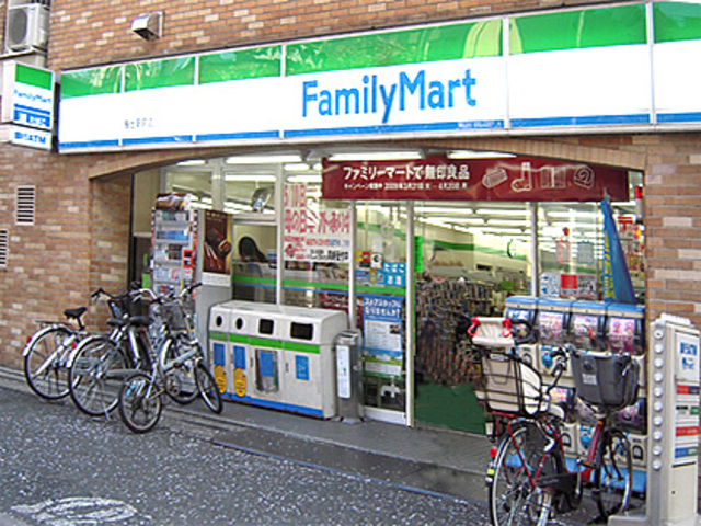 コンビニ　ファミリーマート桜台駅前店（コンビニ）まで102m