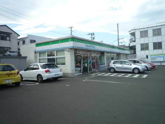 コンビニ　ファミリーマート二の森店（コンビニ）まで721m
