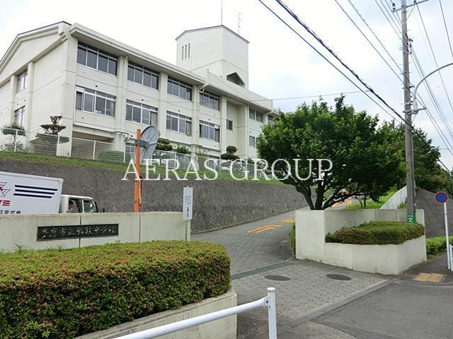 中学校　多摩市立鶴牧中学校（中学校）まで3215m