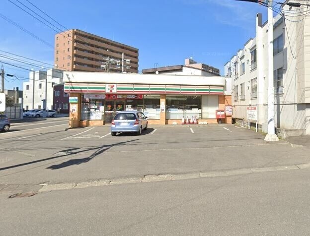 コンビニ　セブンイレブン東札幌5条店（コンビニ）まで159m
