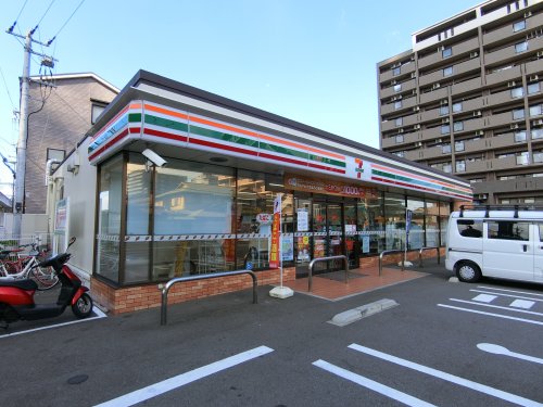 コンビニ　セブンイレブン　泉大津駅南店（コンビニ）まで740m