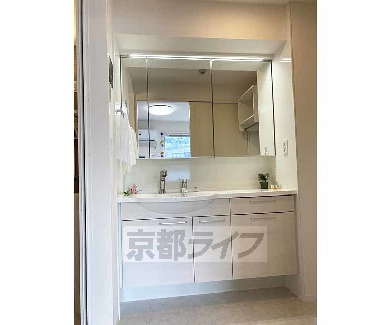 洗面設備　ワイドタイプの洗面台です！