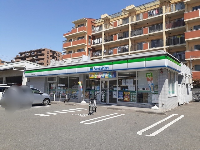 コンビニ　ファミリーマート（コンビニ）まで486m