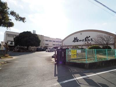 中学校　豊橋市立二川中学校（中学校）まで950m