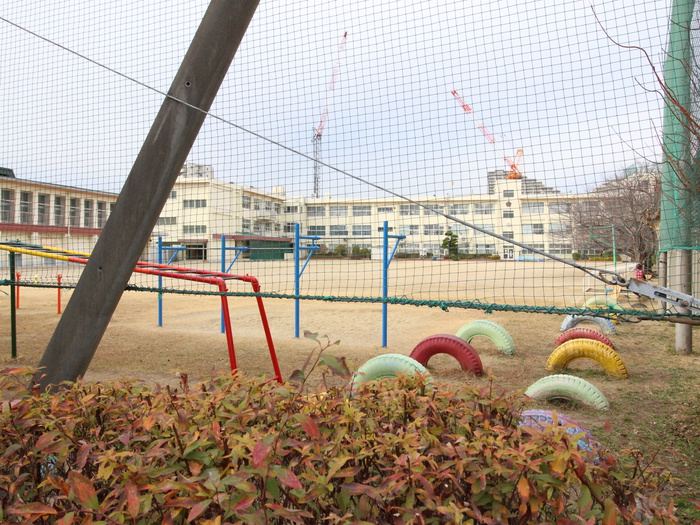 小学校　千里丘小学校（小学校）まで670m