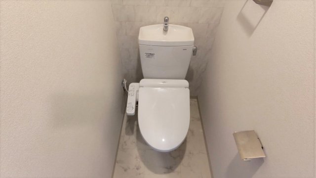 トイレ　ウォシュレット機能付きです