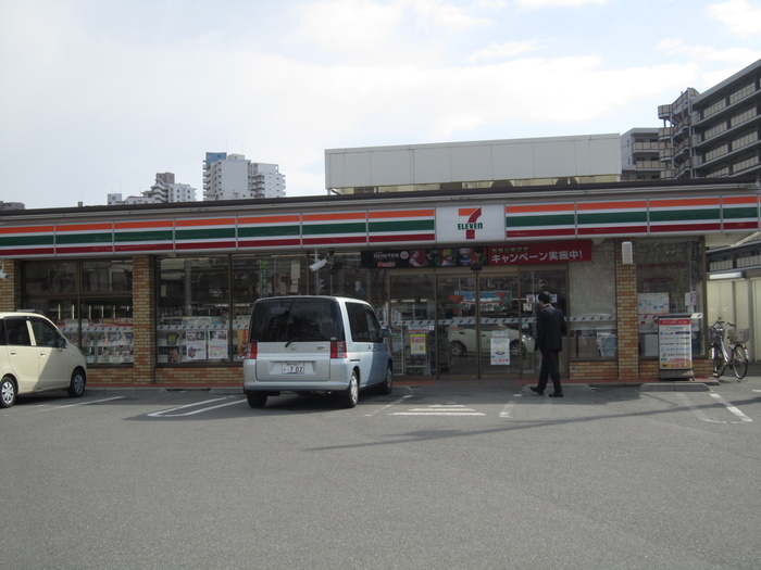 コンビニ　セブンイレブン（コンビニ）まで750m