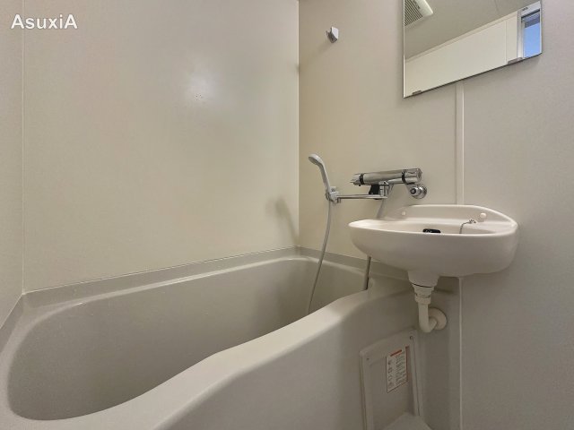 バス・シャワールーム　別タイプのお部屋の写真です