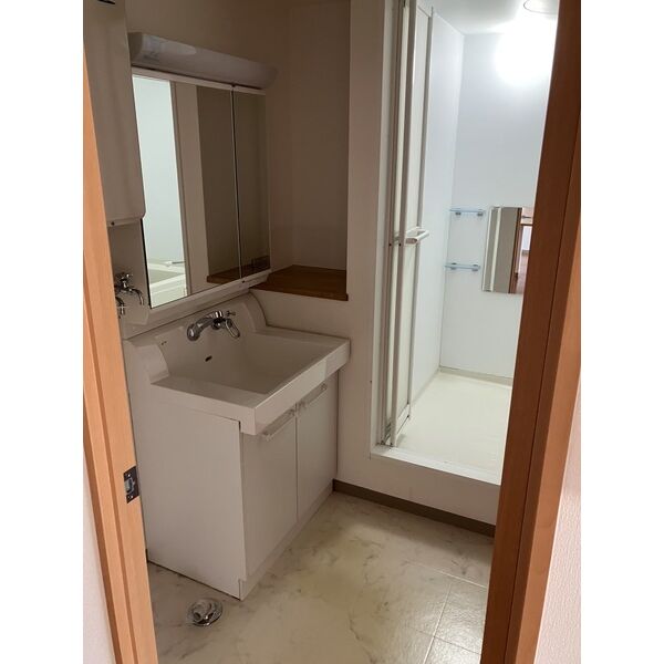 洗面設備　コンパクトで使いやすい洗面所