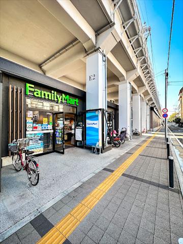 コンビニ　ファミリーマート東京ミズマチ店（コンビニ）まで305m