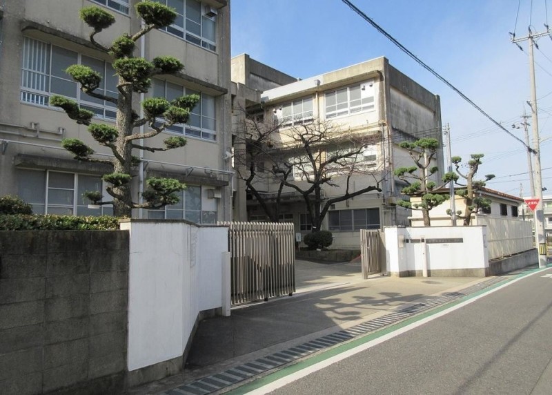 小学校　堺市立登美丘東小学校（小学校）まで630m