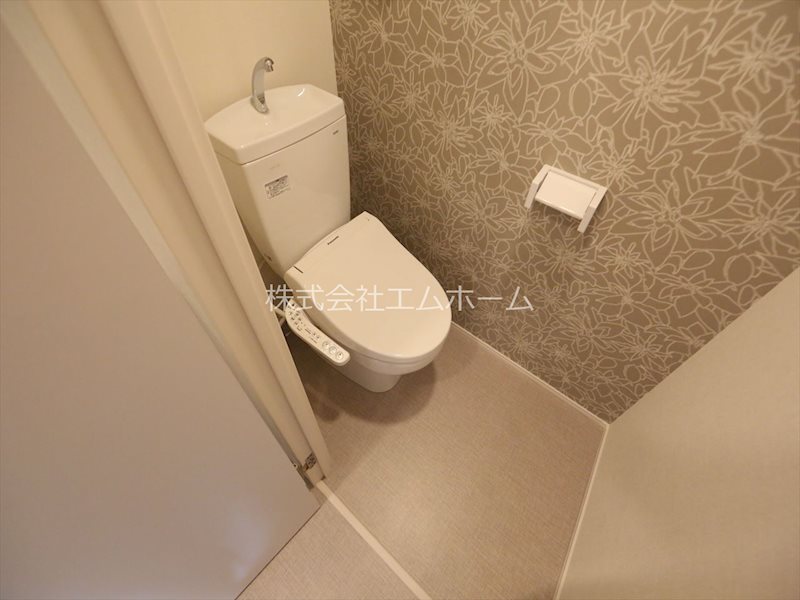 トイレ　温水洗浄暖房便座付トイレ　同仕様写真