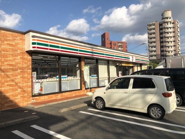 コンビニ　セブンイレブン（コンビニ）まで350m