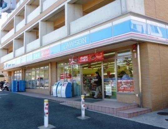 コンビニ　ローソン北沢五丁目店（コンビニ）まで320m