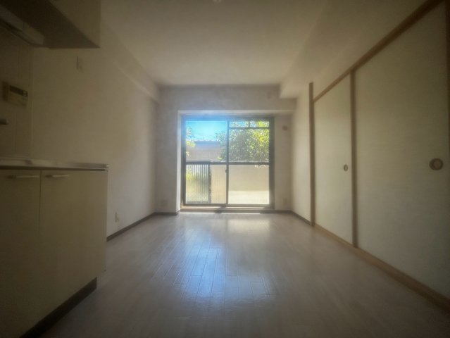 ピンリーブルIIの居間写真